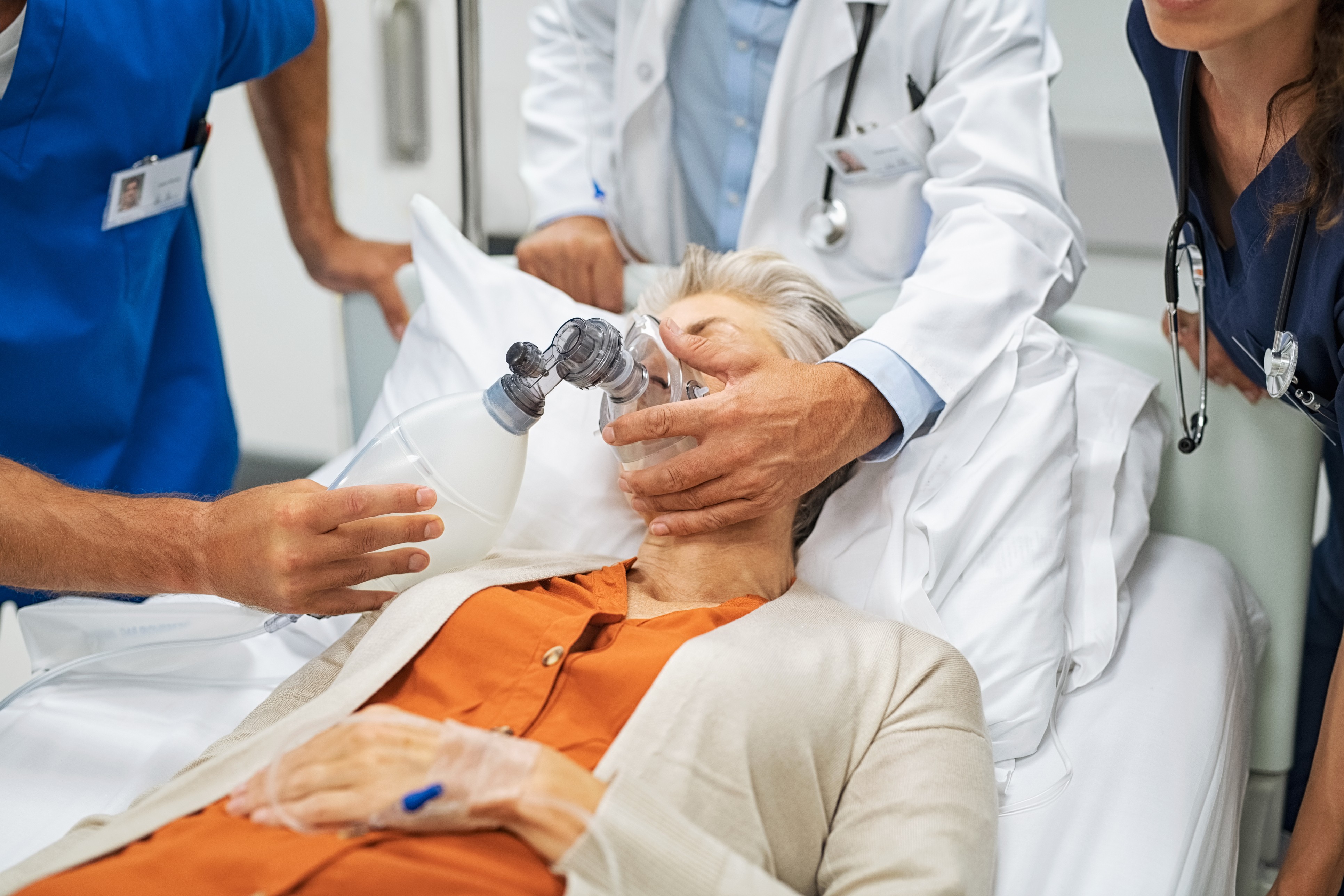 79歲的鄰床病人差點喪命。(示意圖 非當事人)