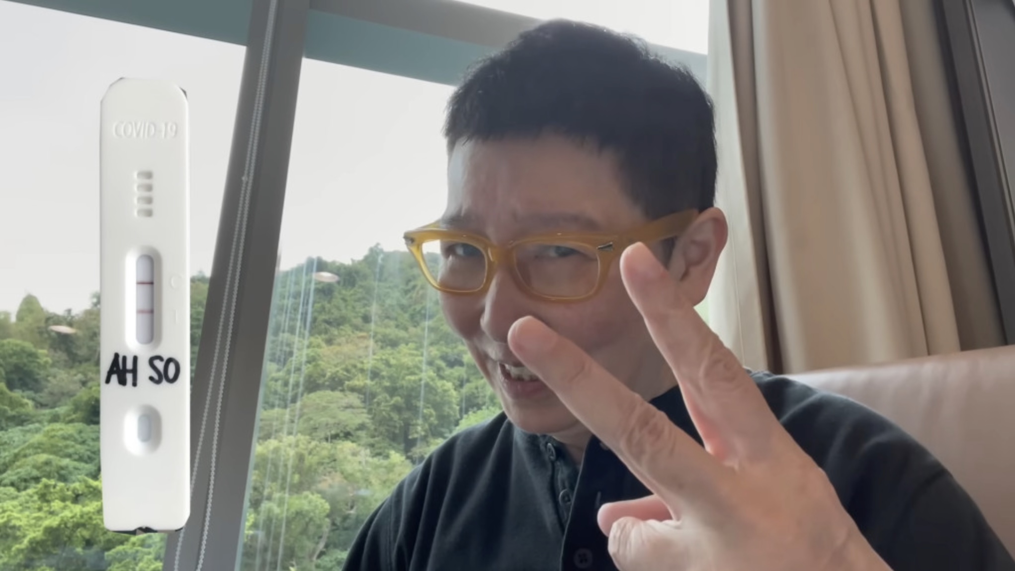 期間不幸確診新冠肺炎。