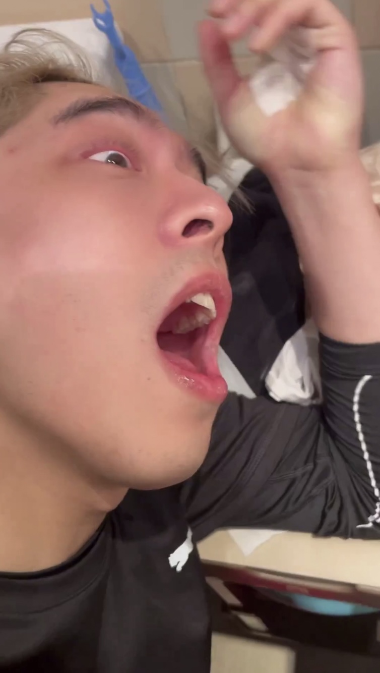 眼泛淚光