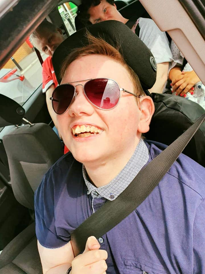 年齡為28歲的Rhys Leatherbarrow原是一個患有自閉症與視覺障礙的患者。