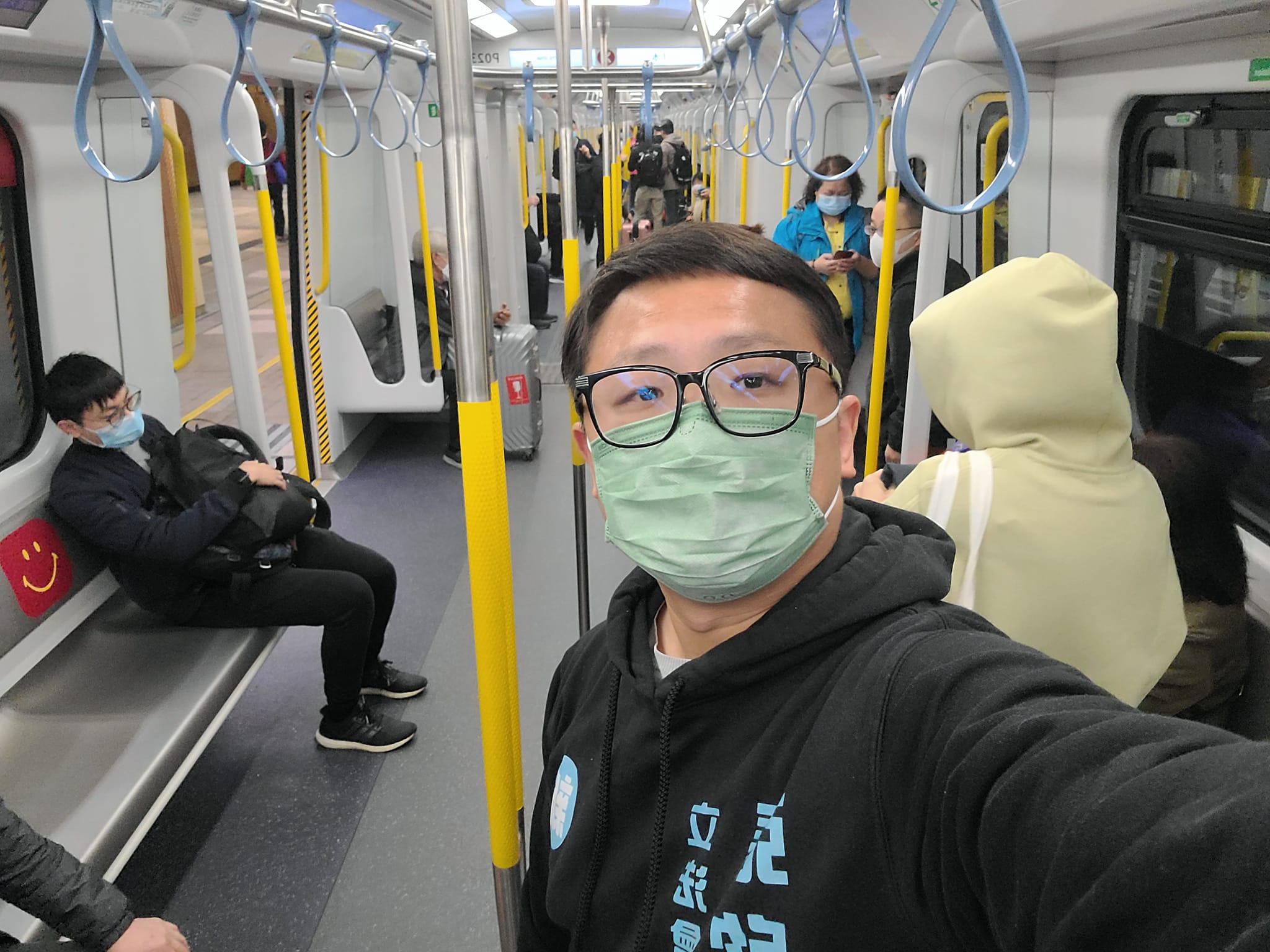 立法會議員張欣宇在通關首天(8日)親身考察和體驗整個中港往返的過關流程。