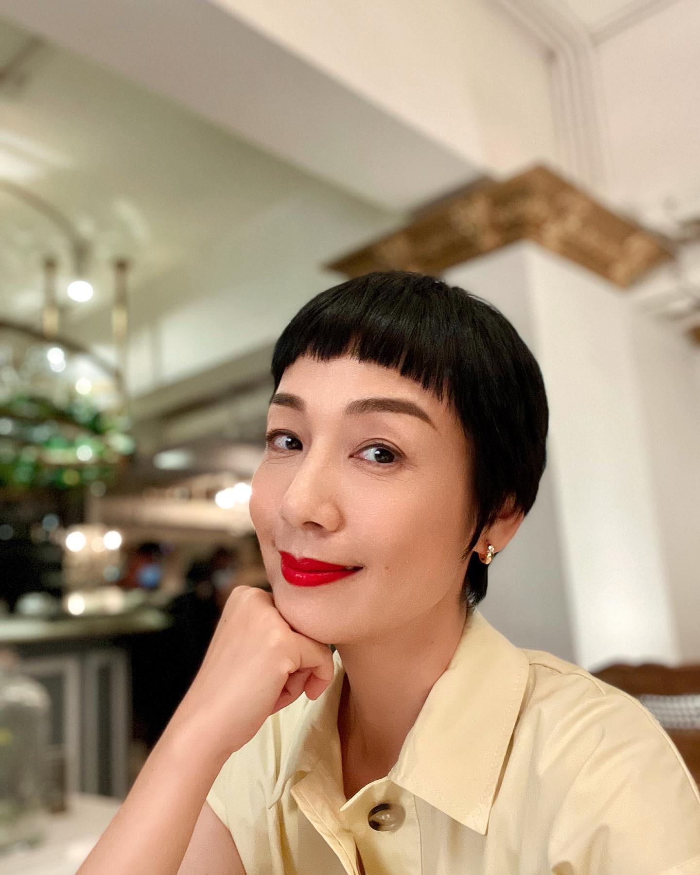 「人只要保持開朗就會美麗」。