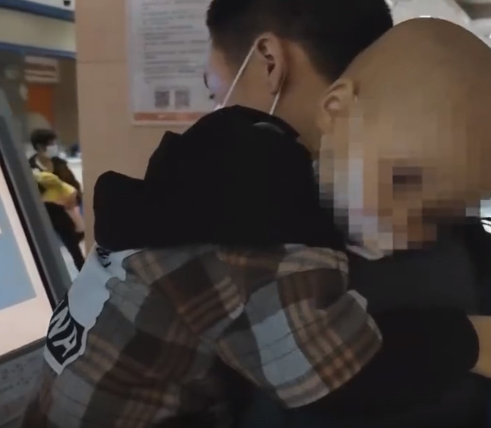 所幸得到慈善團體的協助,男孩可以順利進行下一個療程。