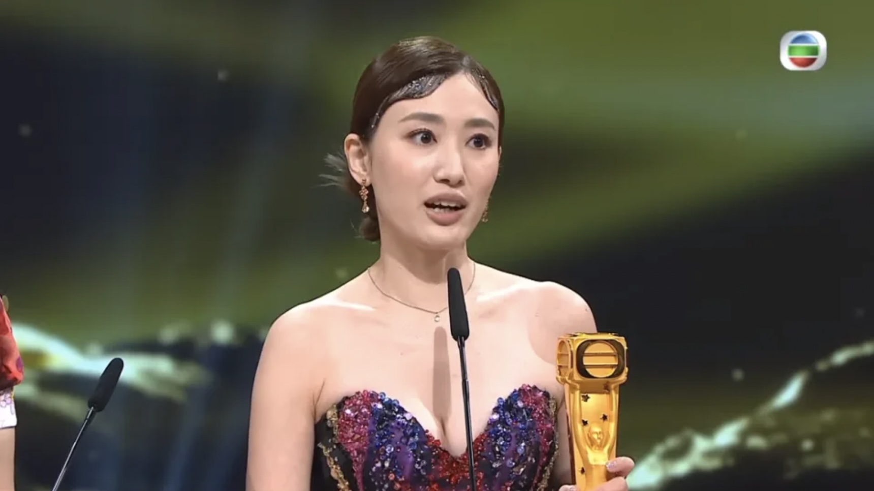 蔣家旻（Angel）於《萬千星輝頒獎典禮2022》獲得「最佳女配角」。