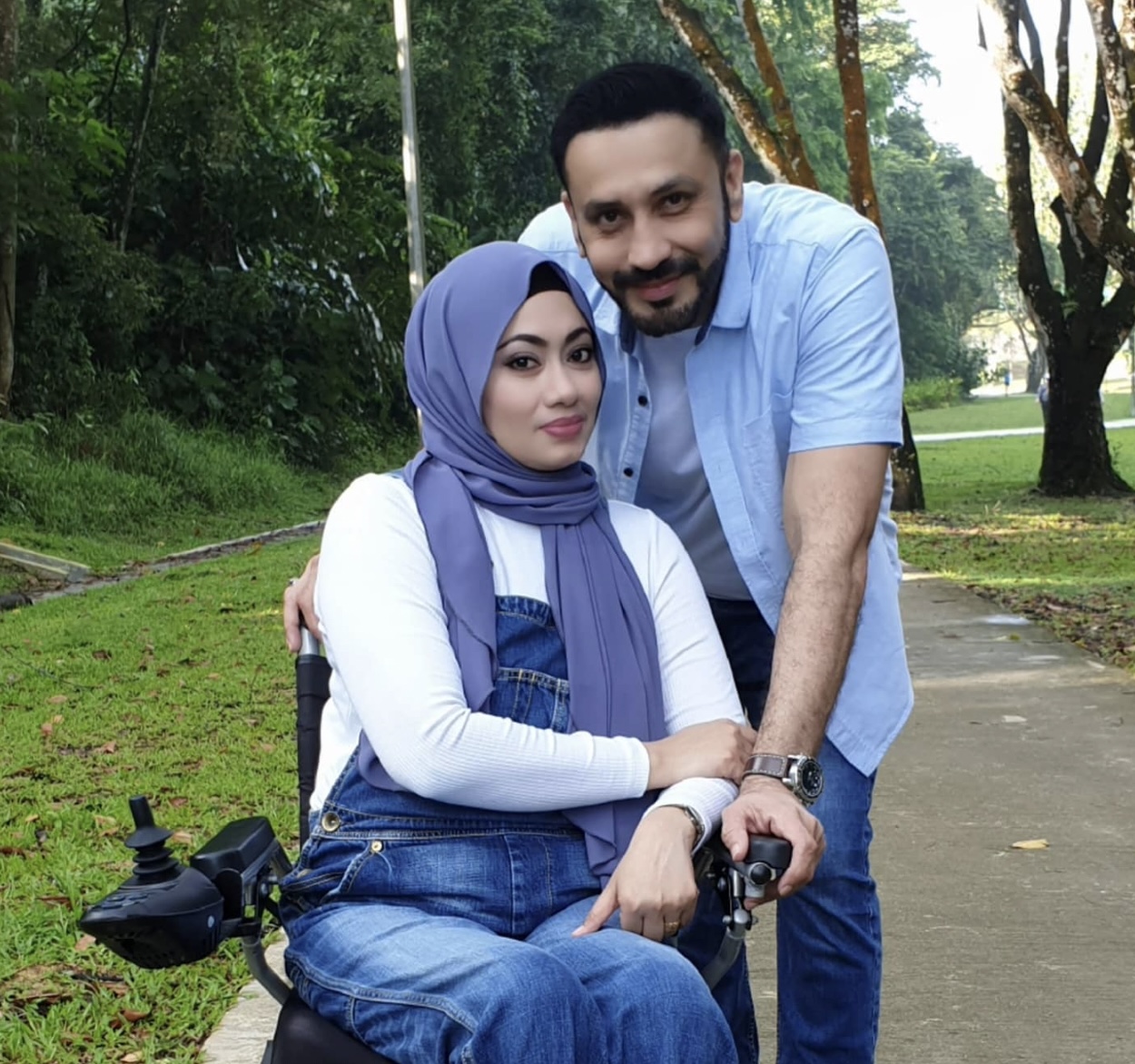 馬來西亞男演員依迪卡(Edika Yusof)和妻子諾希達雅(Hidayah Yusri)。