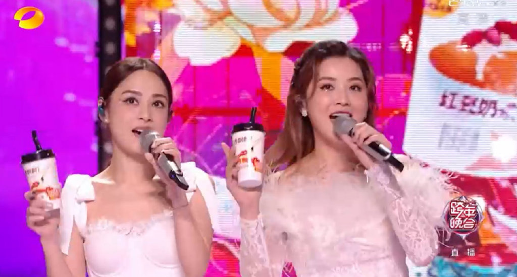 舞台上的阿嬌。