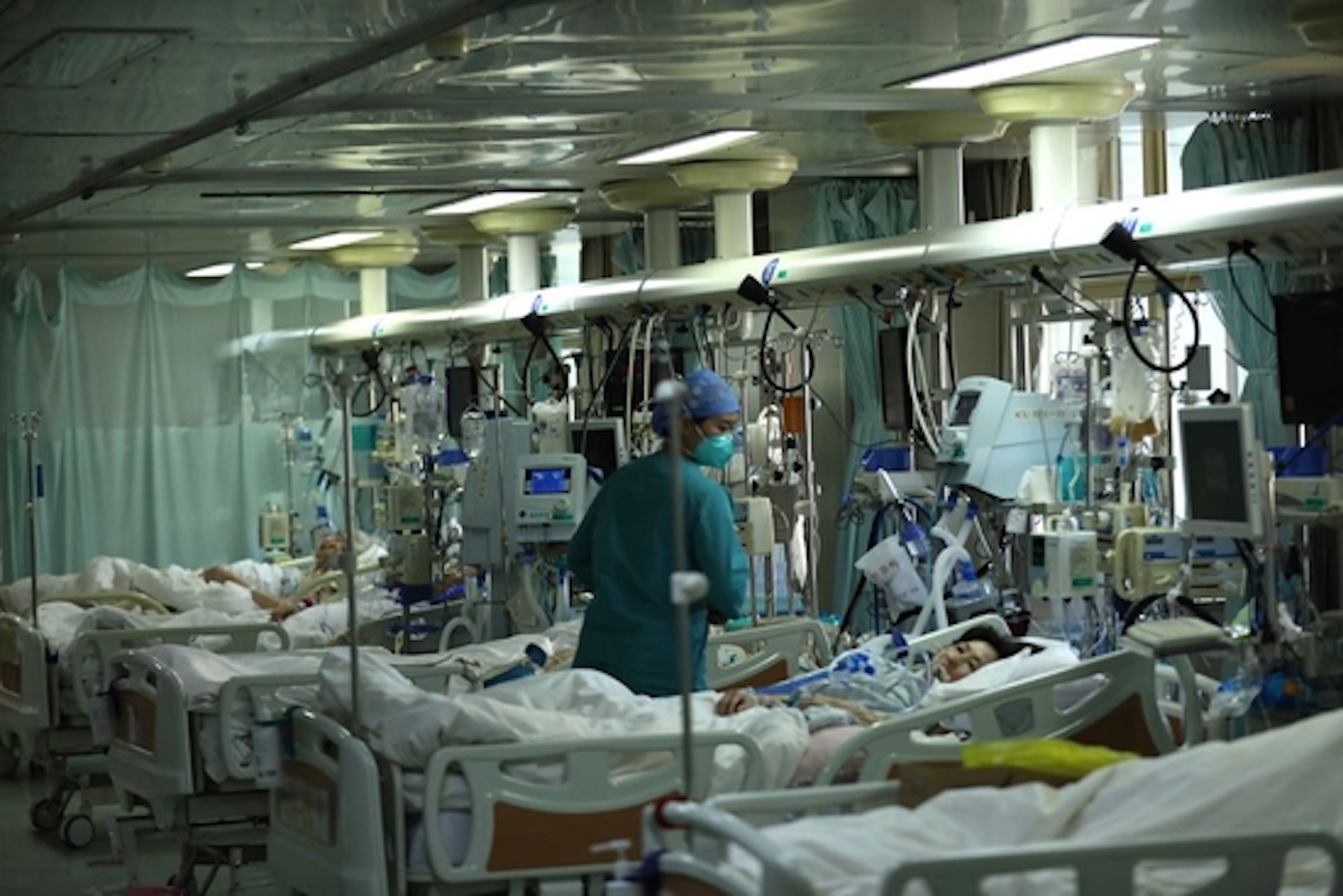 內地醫院的重症床位嚴重緊缺，北京有醫院的急症搶救病床使用率達2166％