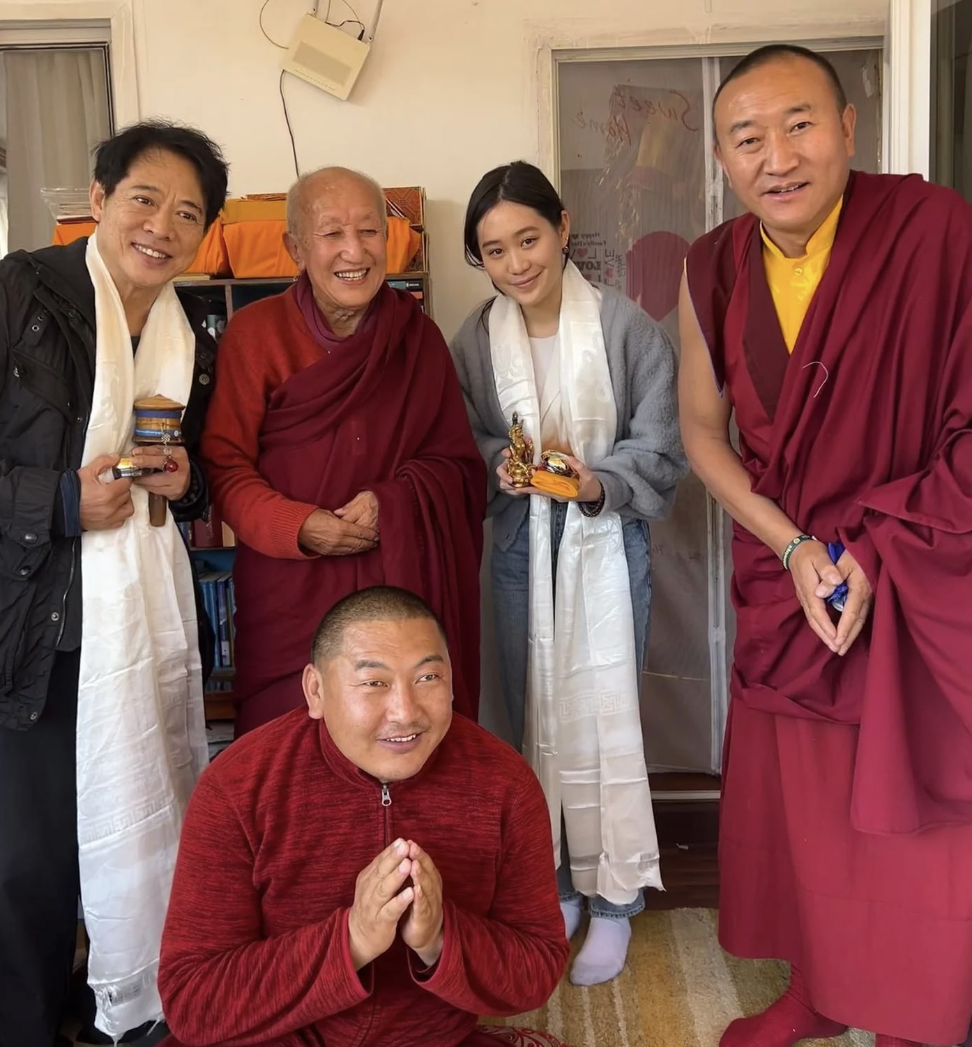 李連杰氣色越來越好,看來他不拍戲休養後,狀態更勝從前。