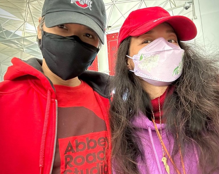 馮德倫曬出與妻子舒淇的合照，但網民的目光卻轉移到他的頭發上。