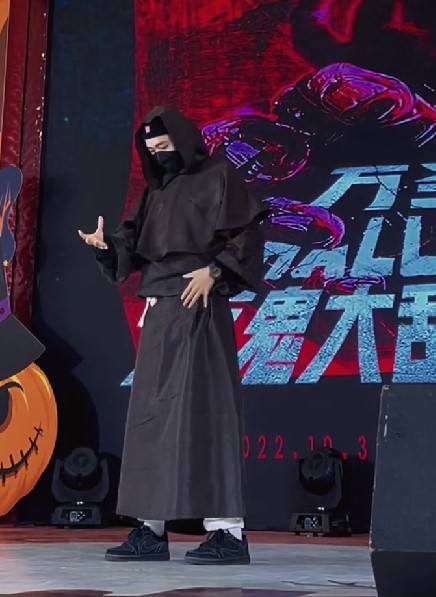 在10月尾還在積極參加比賽。