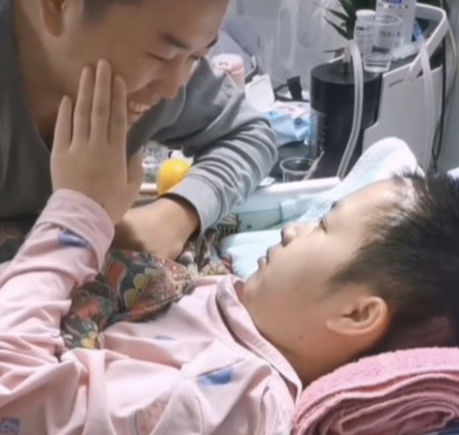 妻子醒來的第一句話是:謝謝老公。