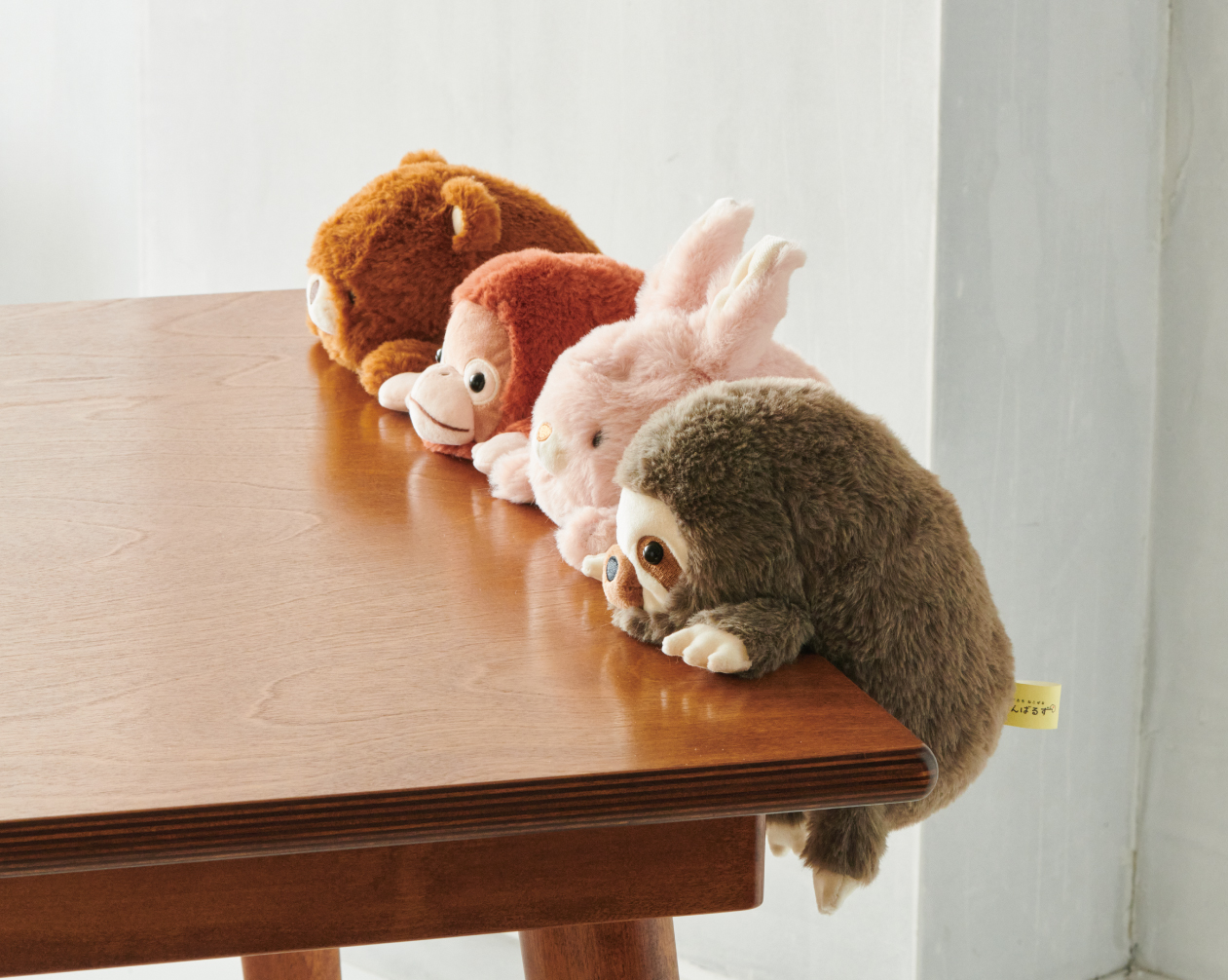 如果有駝背困擾，不妨可以試試這款糾正坐姿公仔。