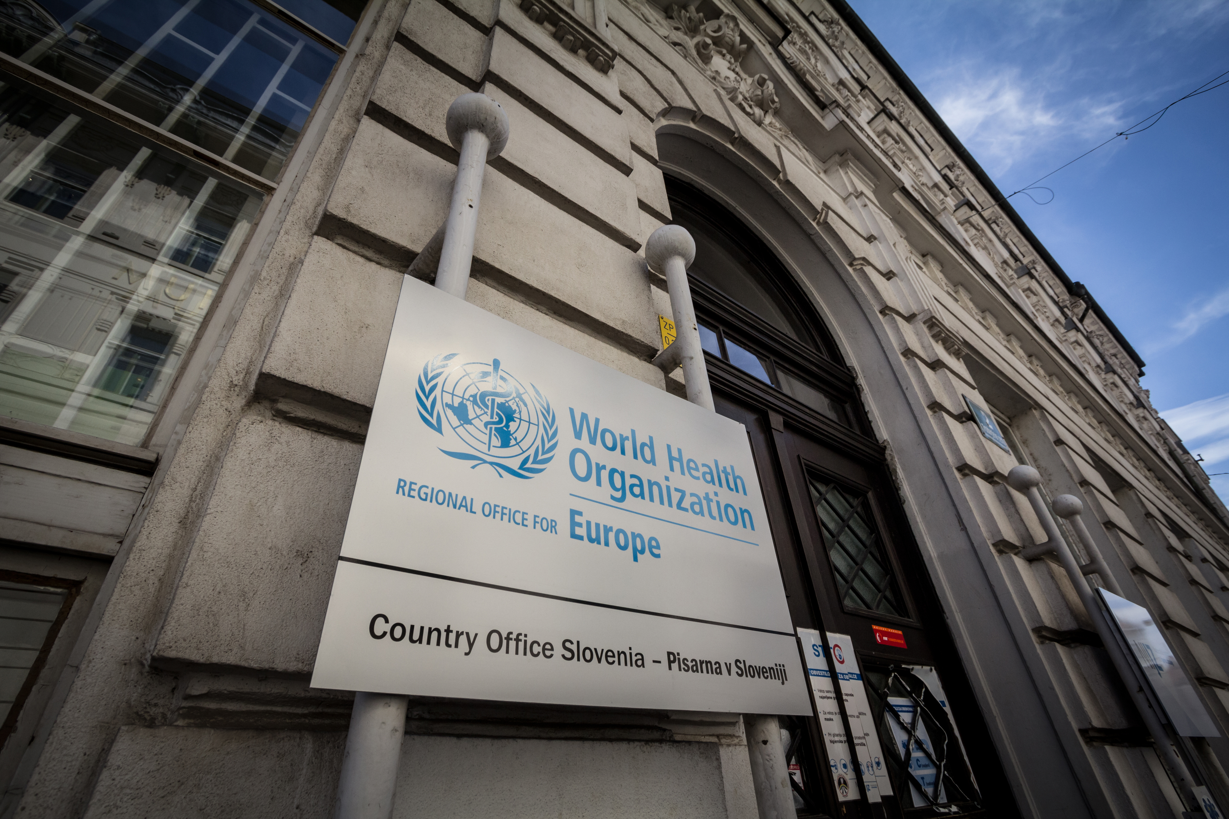 世衞目前已派員到受影響地區,並運送實驗室帳篷及相關設備到當地,以便後續追蹤接觸者。