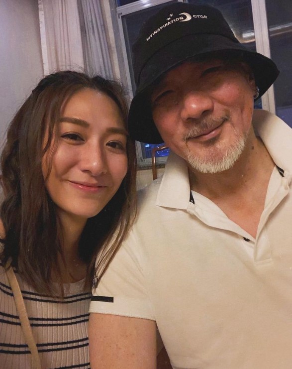 徐少強與女兒(徐少強與雪梨之女)合照。