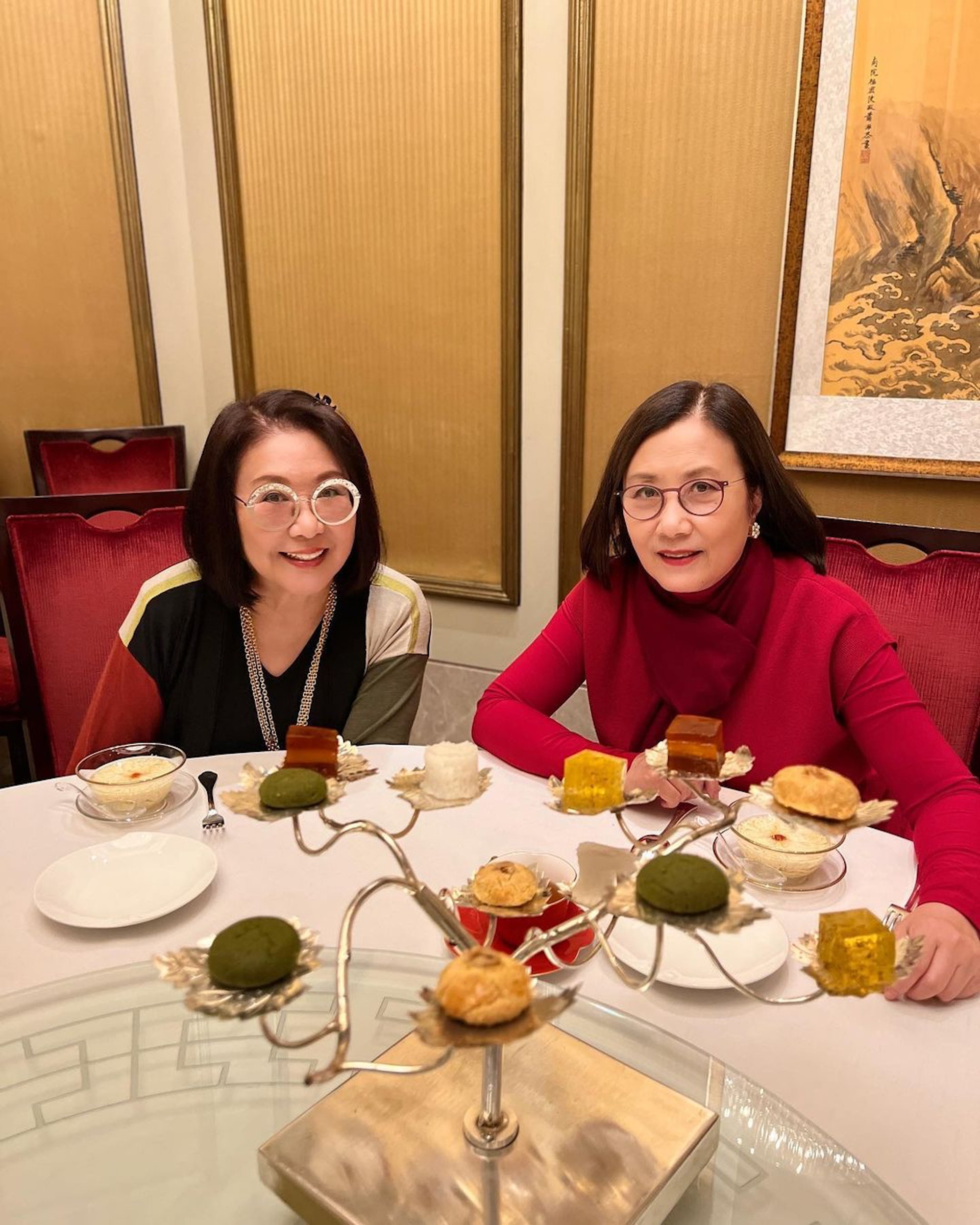 近日李司棋分享多張與汪明荃(阿姐)的合照。