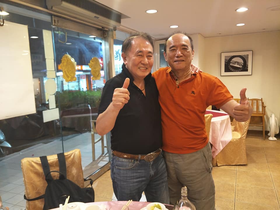 曾因患胃癌切除3/4的胃，後來因化療和飲食控制的以痊愈。