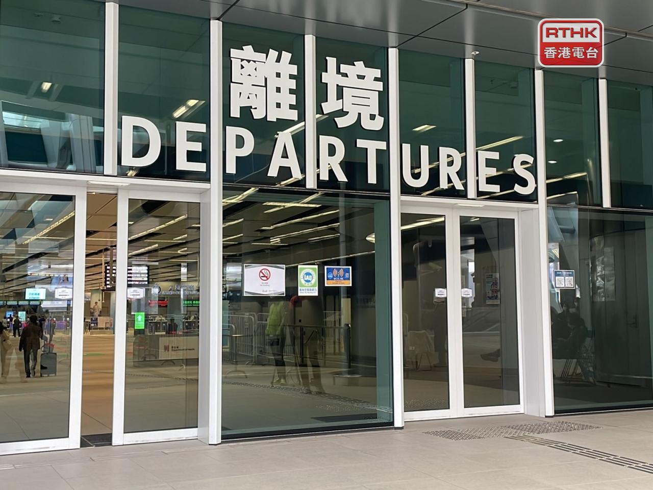 香園圍(蓮塘)口岸是首個「人車直達」的口岸,提供客運服務,除了公共交通,市民亦可以駕車直接到口岸。