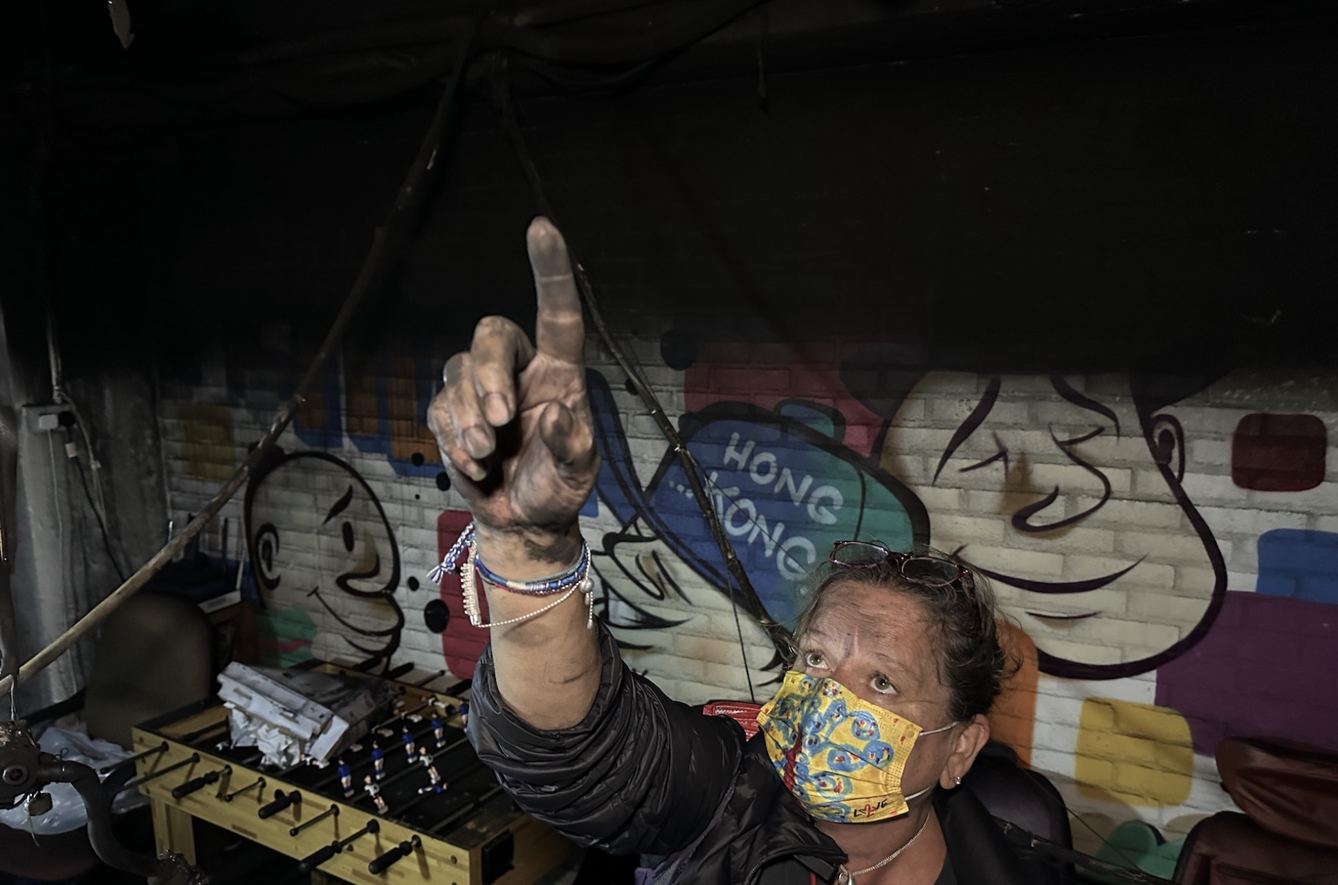 負責人在受訪時眼泛淚光。