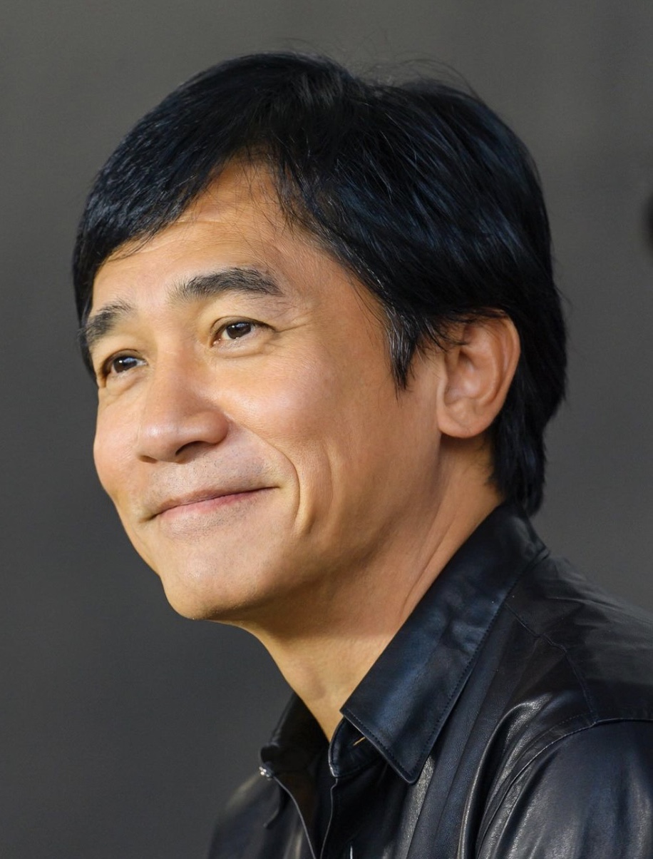 自小因父母離異心中留下陰影。