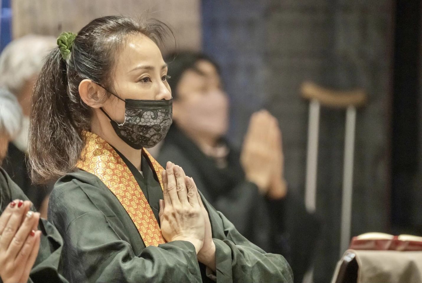 兵家綺在告別式上忍不住灑淚。