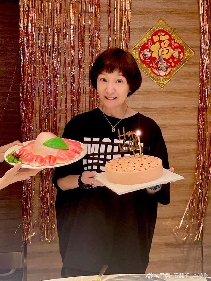 當時的徐少強是有婦之夫,與第二任妻子尚未離婚,但雪梨毅然地選擇與徐少強交往。