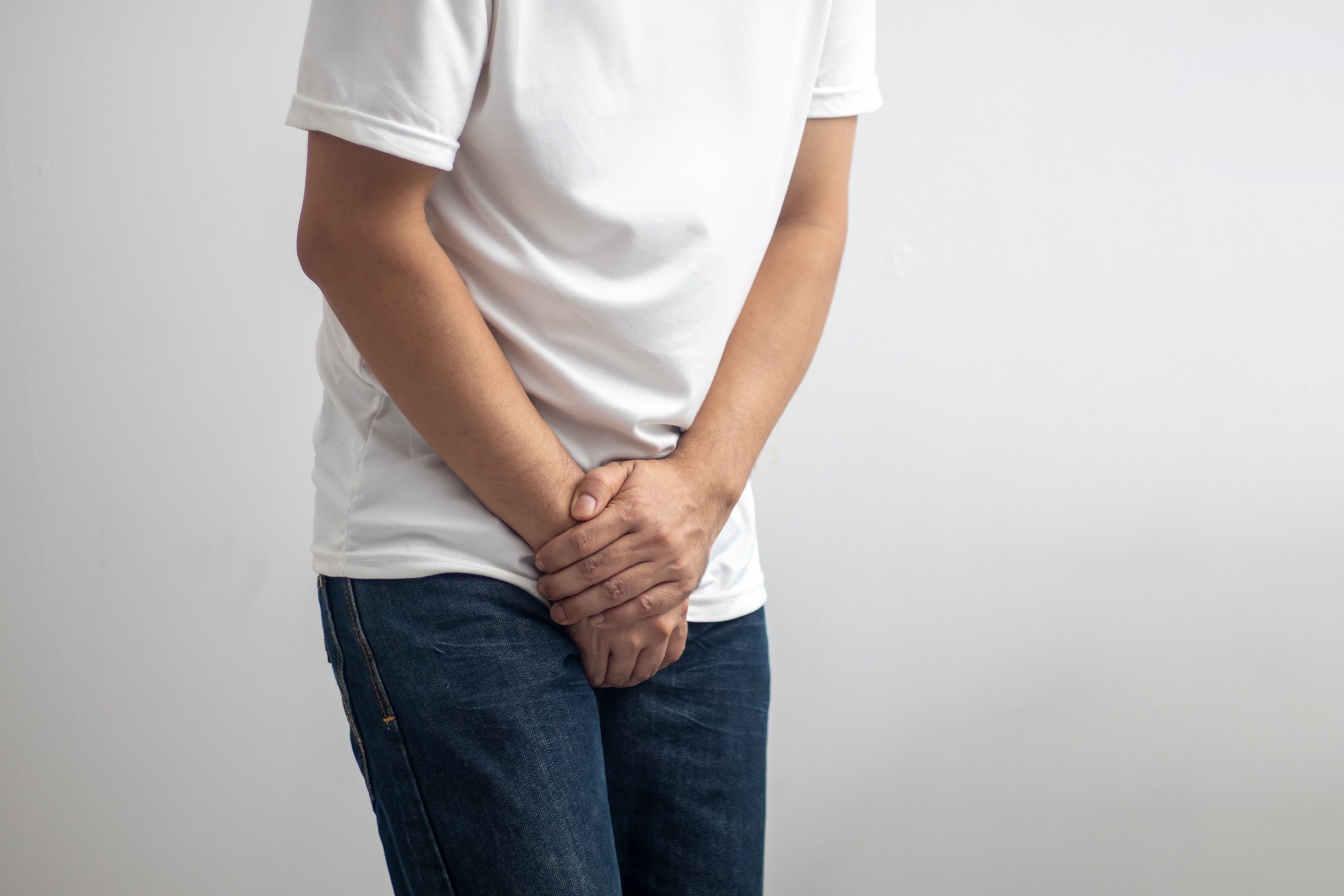 男子的生殖器開始有變硬、變形的情況出現,甚至還伴隨著發炎的症狀。