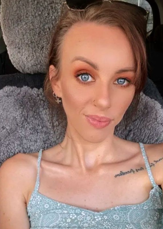 醫生發現她的陰道發育異常，多了一層隔膜，因此在過去這麽多年內都一直因有「兩個陰道」。