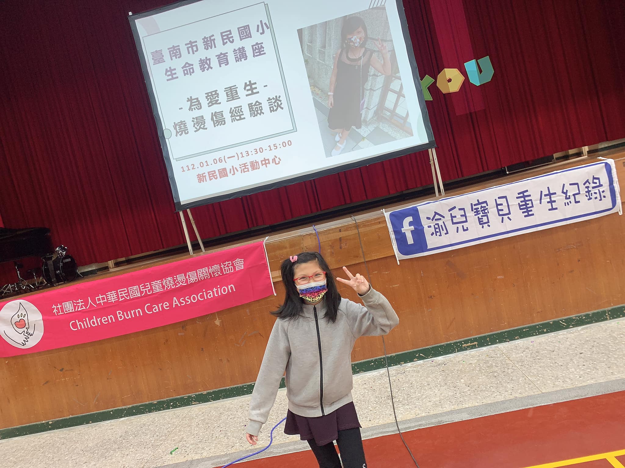 近日到學校擔任校園演講嘉賓。