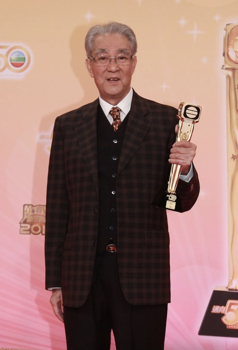 2016年周驄獲得「萬千光輝演藝人大獎」。