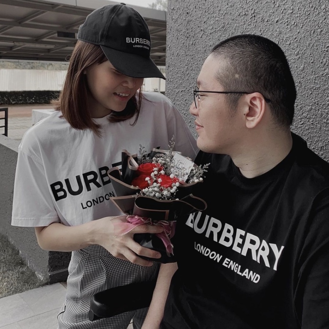 女友一直在身邊扶持以及正面鼓勵,牽引他走出陰霾。