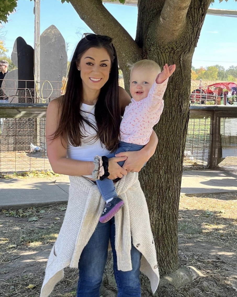 她與男友誕下小女兒,生活逐漸步上軌道。