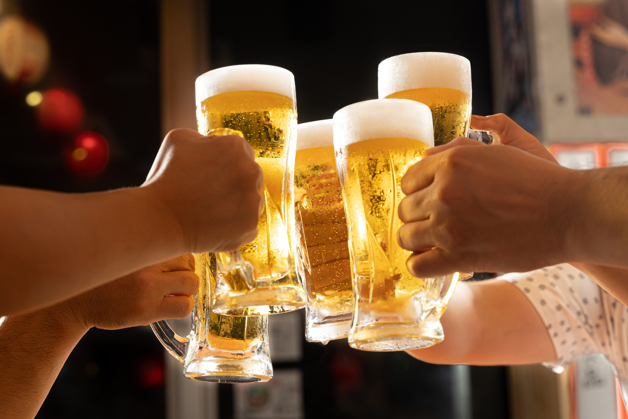 血液酒精濃度也高達186.61毫克,完全超過了香港酒後駕駛的標準兩倍。