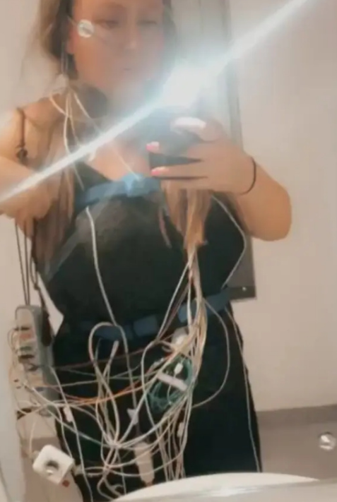 Joanne表示自己甚至還試過連續睡了4日沒有醒來過，最後也是因為無食無飲導致血糖過低送醫才醒來。