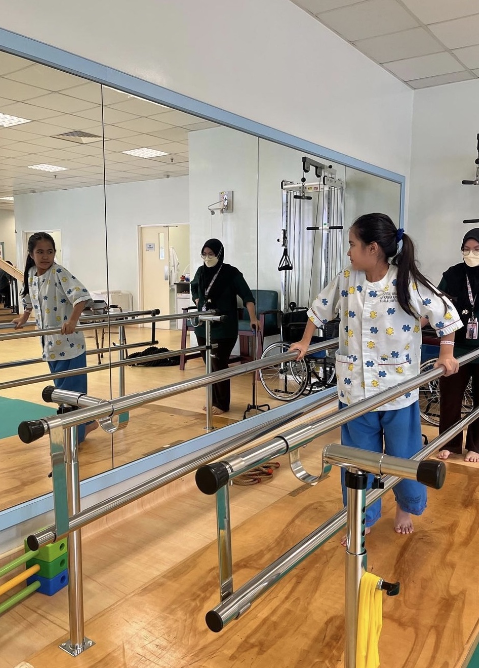 布特里拉法莎積極治療終可撐拐杖站起來!