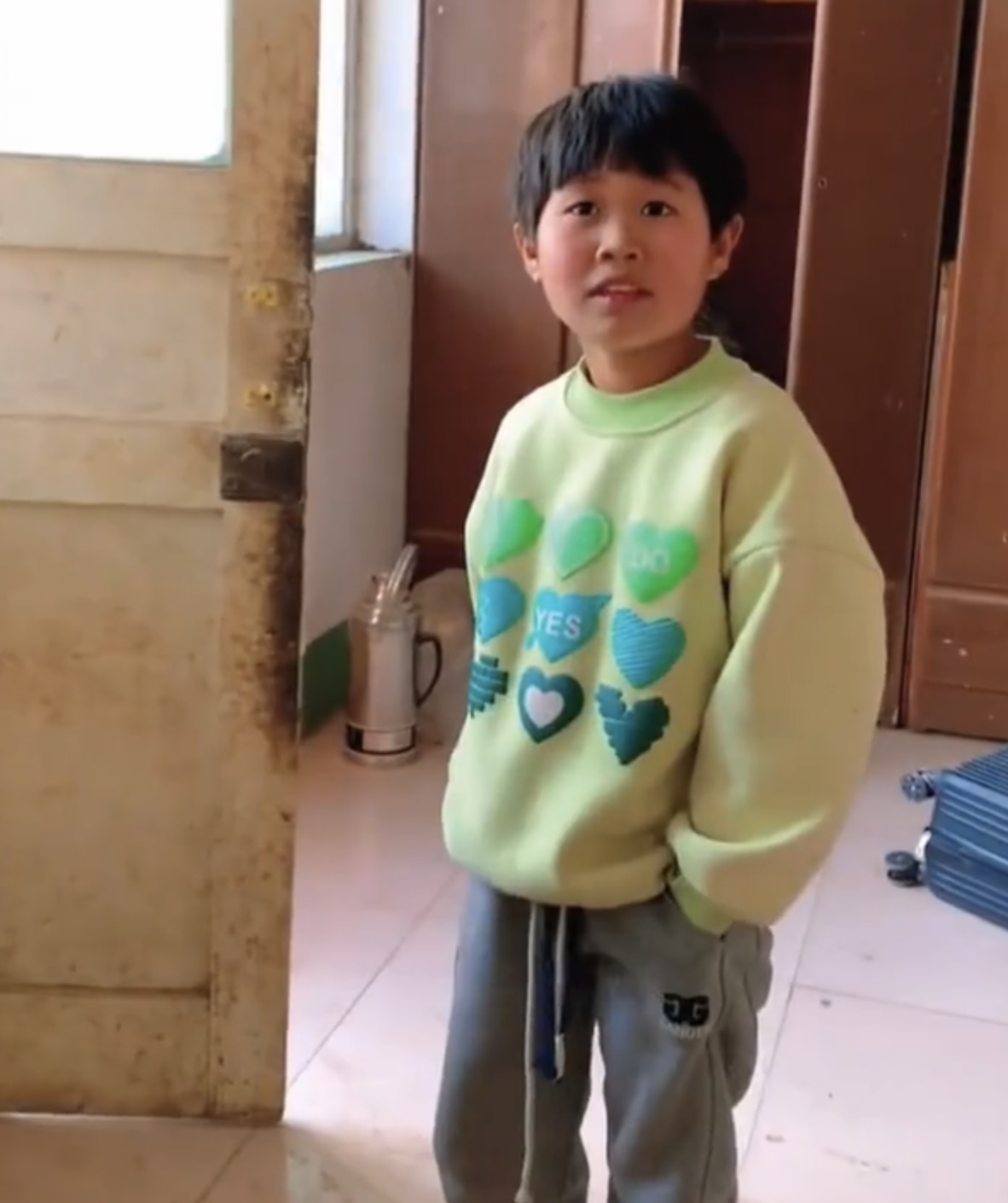 9歲的小妹讀小學。