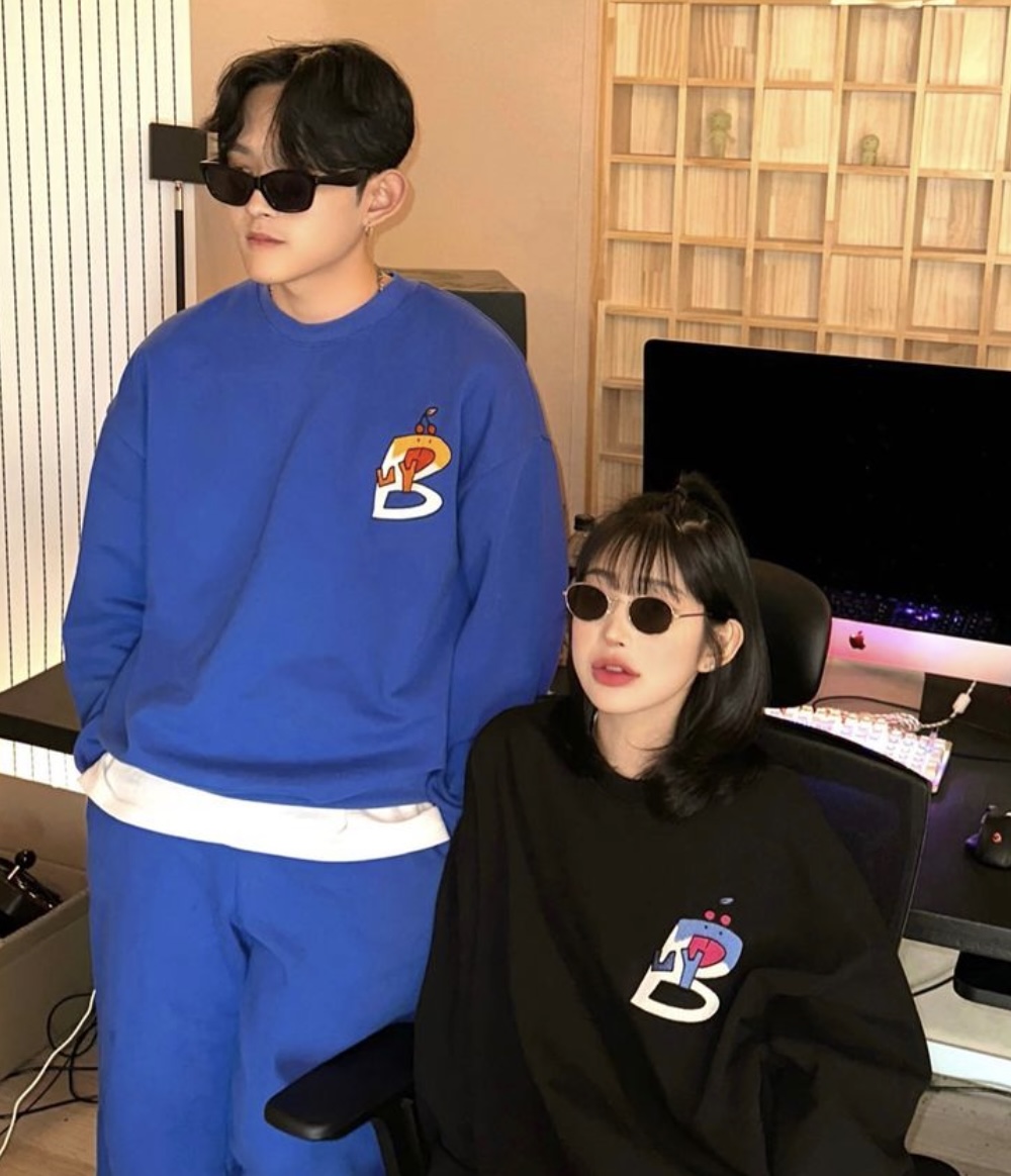 創立自己的服裝品牌「BLUE YOUTH」。