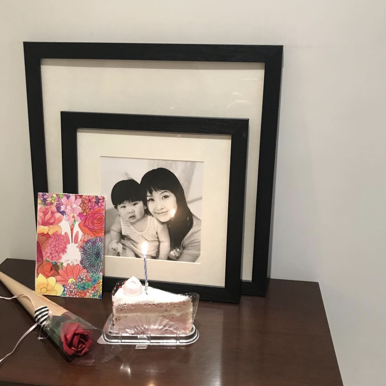 「韓劇女王」崔真實在2008年自殺離世，遺下一對子女。