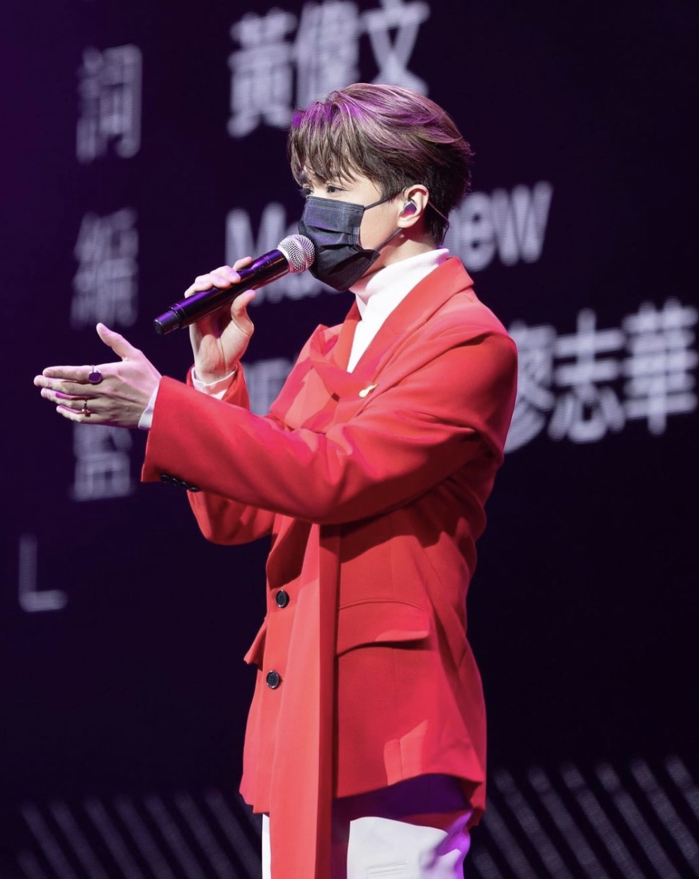 演唱會上笑言:中醫在倫敦有得做。