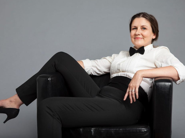 勞拉在失去親人的痛苦下得到了救贖，也讓她重新審視了人生的意義。