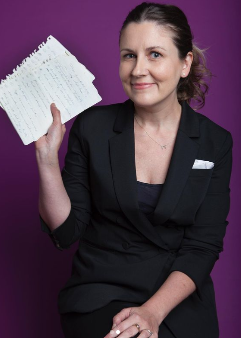 勞拉意外發現父親的一個小袋子中發現了3張寫滿密密麻麻的字，標題為「我一生中最想做的事」。