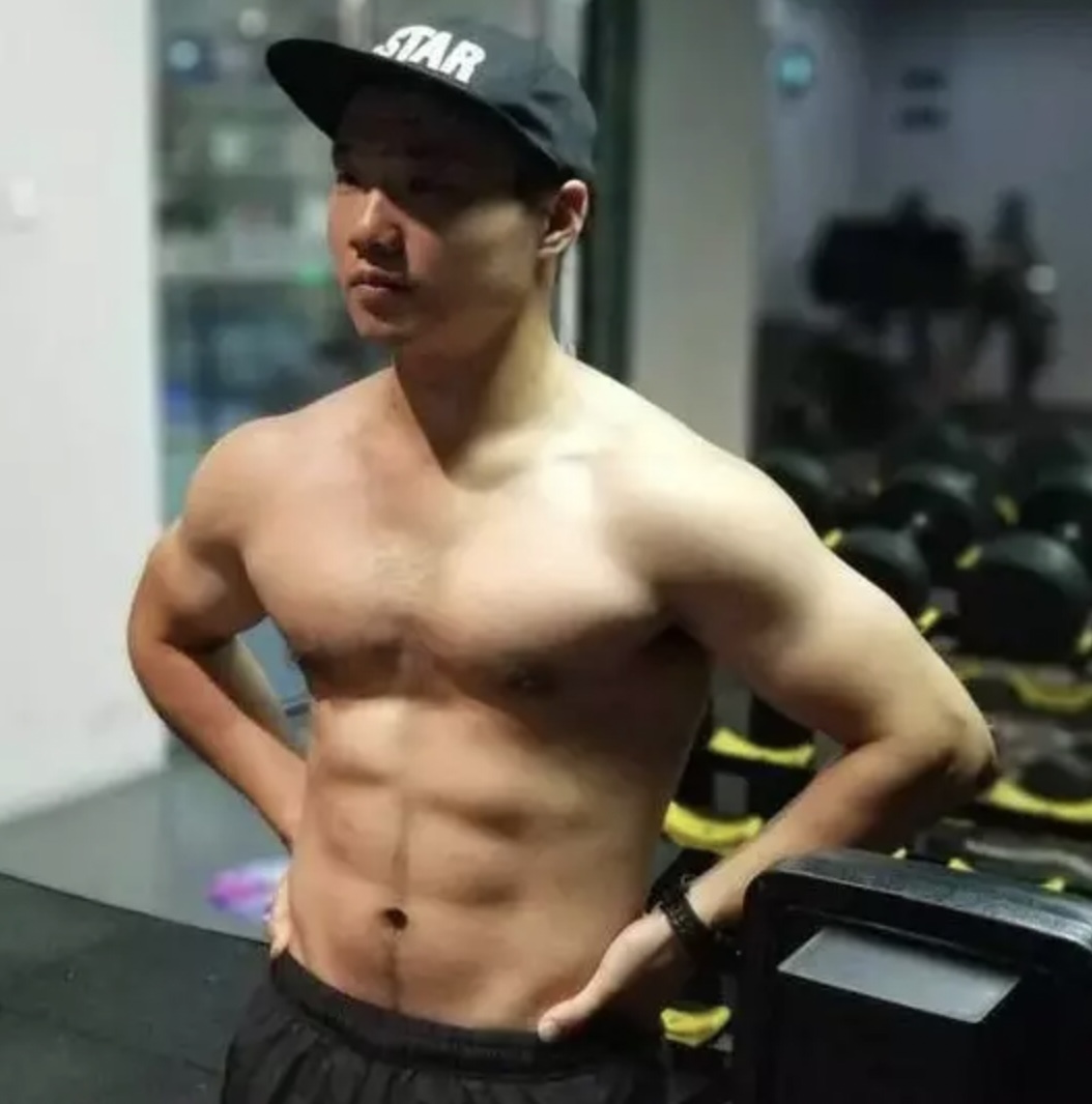 4年前的潮汕阿秋還是一個白淨的小鮮肉！