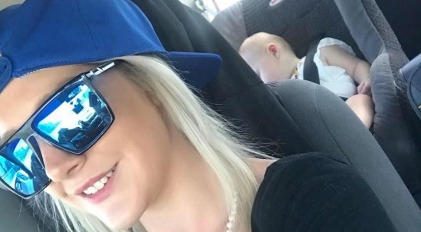 孩子都在車上熟睡,所以Kerrin就乾脆把孩子留在車內,自己則回到家中睡覺。