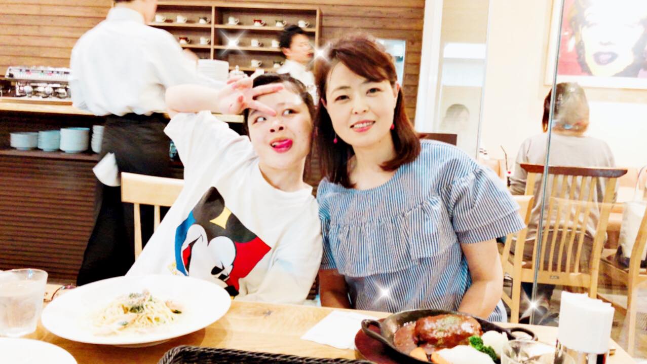 前島貴子一邊照顧孩子,一邊準備考試。