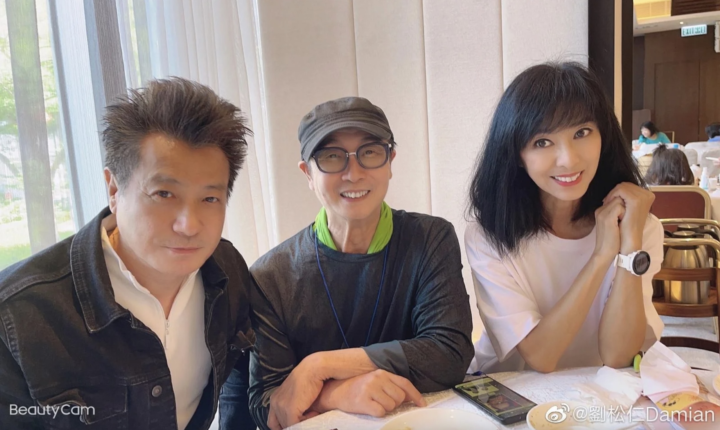 劉松仁不時會與好友聚餐。