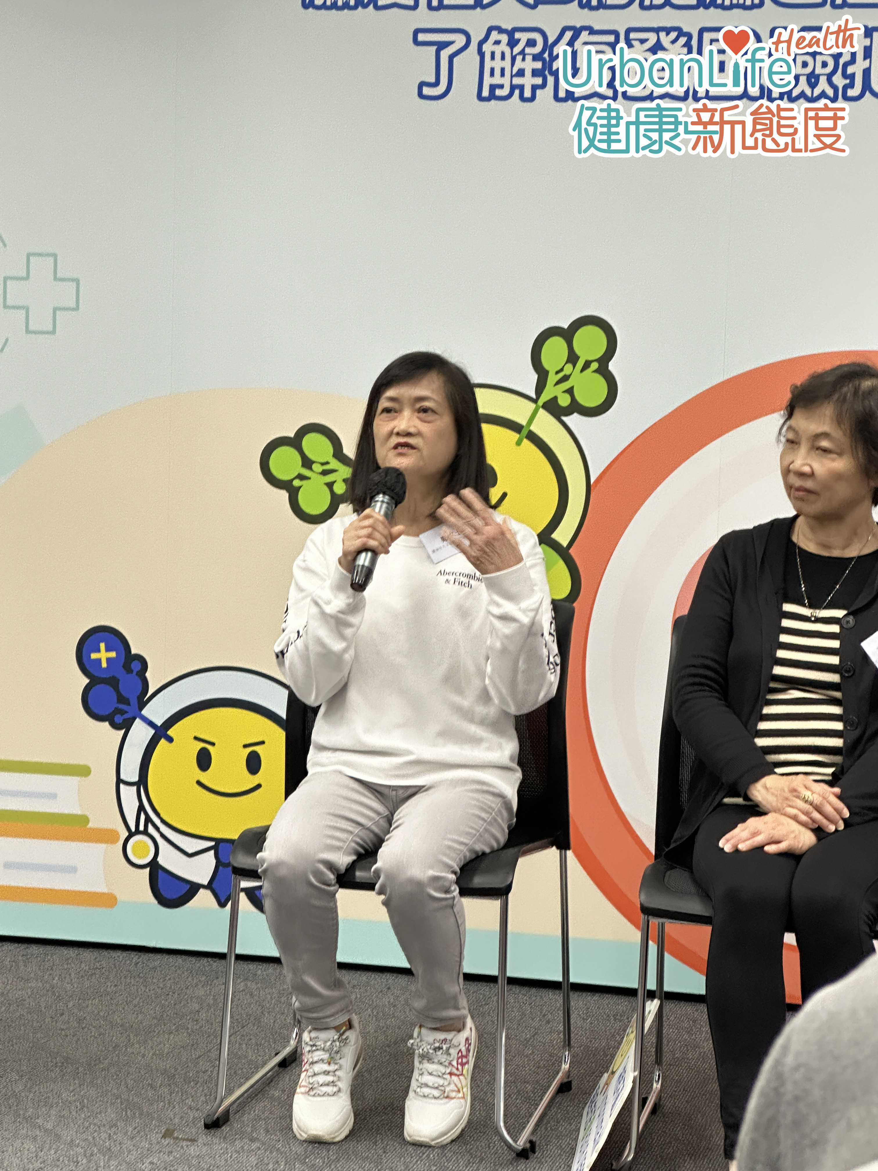 60餘歲的鄭女士於2014年因腰痛求醫,確診第3期瀰漫性大B細胞淋巴癌。