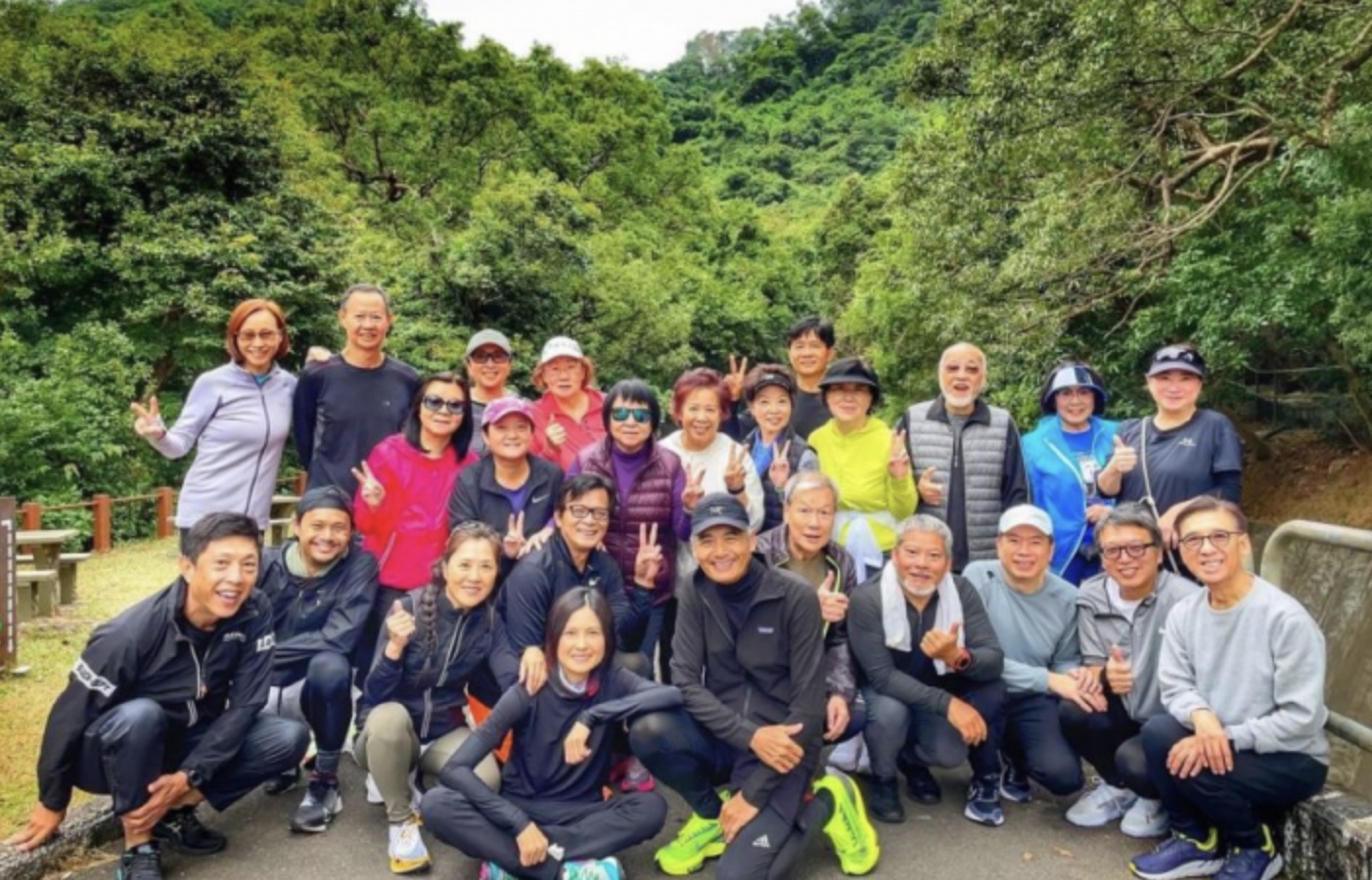 鵬哥去年開始跟發哥每日清晨去跑山強身健體。