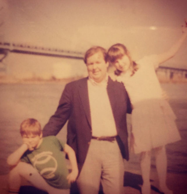 她感覺在這個過程中「就像父親還在身邊，從未離開過」.