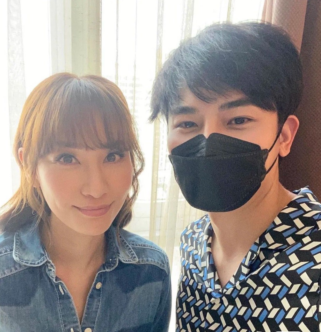 五官依然深邃精緻,少女味十足,看下去就有如20幾歲,完全沒有變老的痕跡。