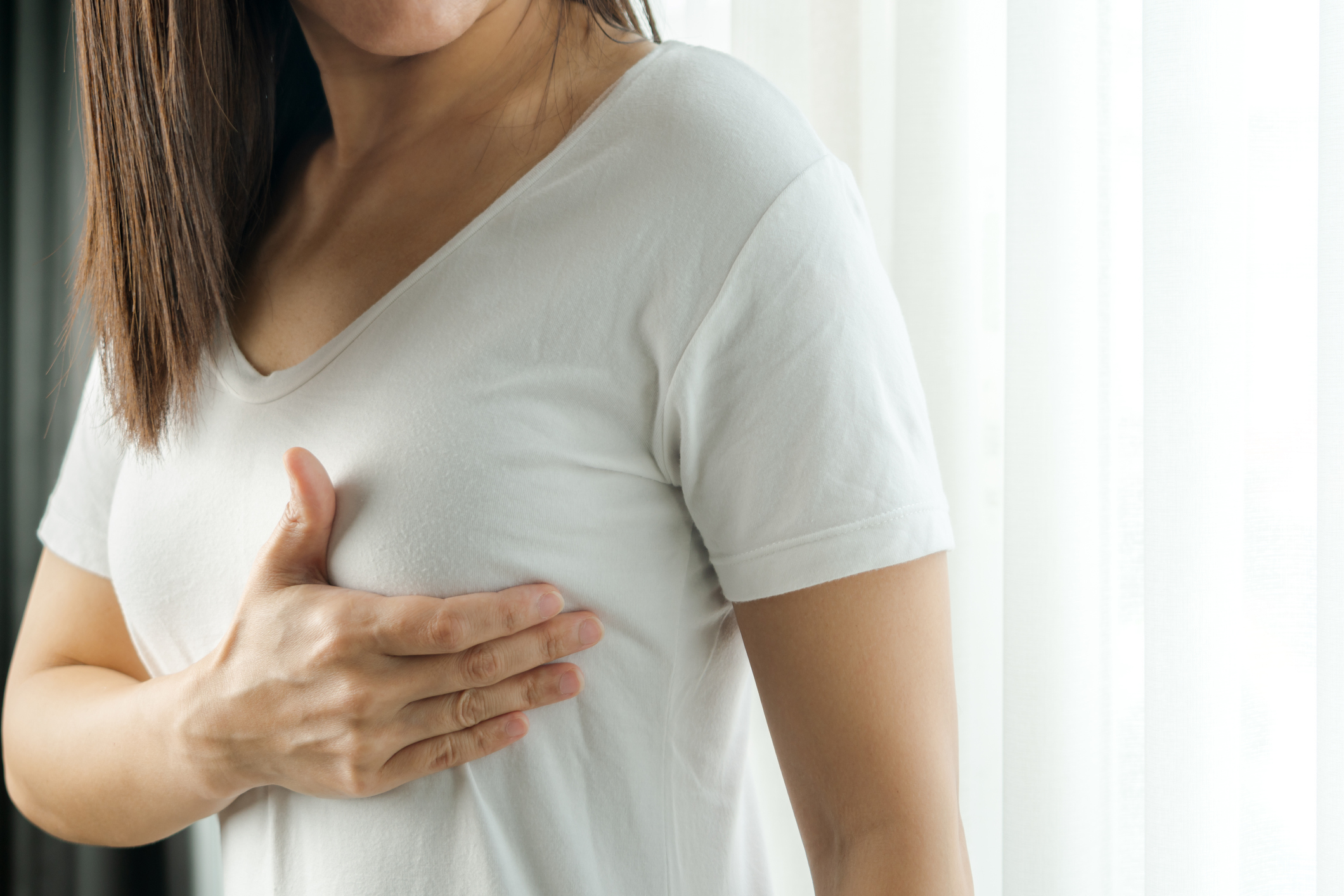 女子發現左乳頭有一個鷄蛋大小的腫塊。
