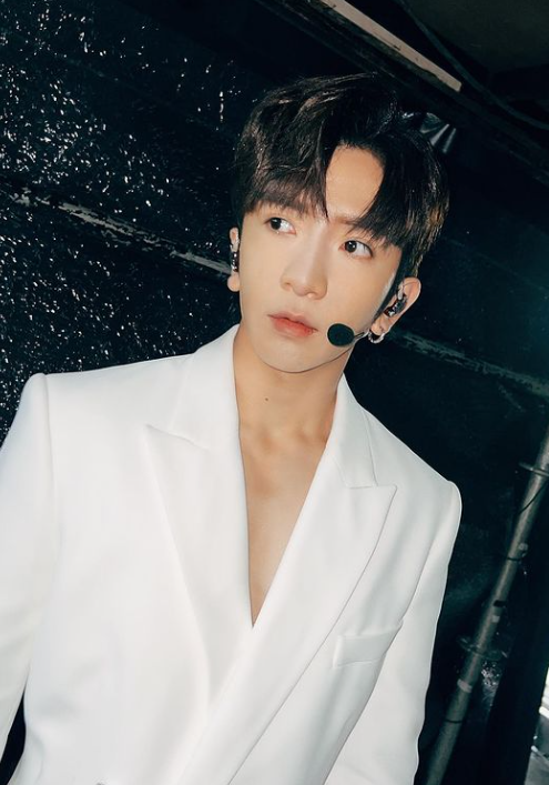 曾因為過度勞累導致聲帶發炎和結繭,一度失聲。